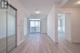 498-2498 Caldari Rd in Vaughan, ON - Building Photo - Building Photo