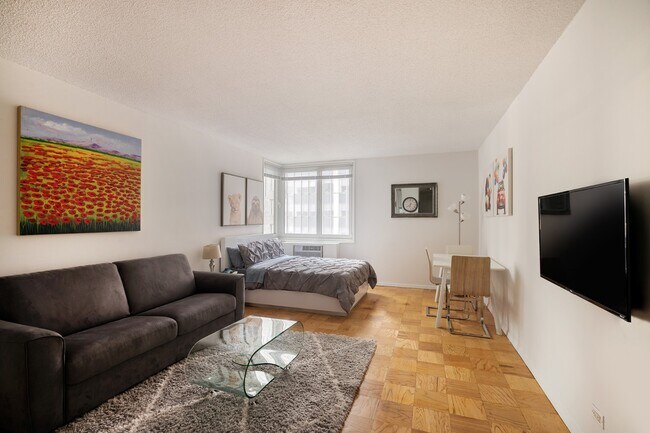 230 W 55th St in New York, NY - Building Photo - Building Photo