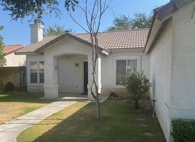 4611 Kaytlain Ave in Bakersfield, CA - Foto de edificio - Building Photo