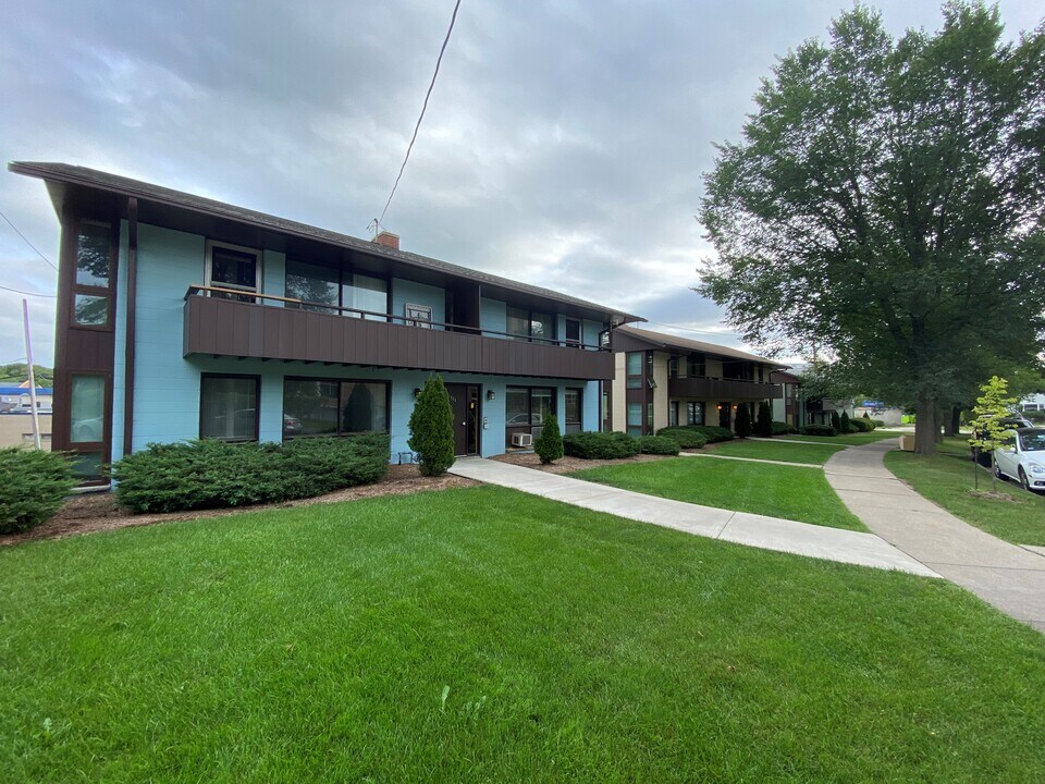 506 Shepard Terrace in Madison, WI - Building Photo