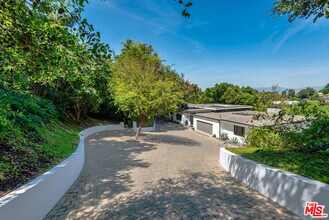 15941 Skytop Rd in Los Angeles, CA - Building Photo - Building Photo