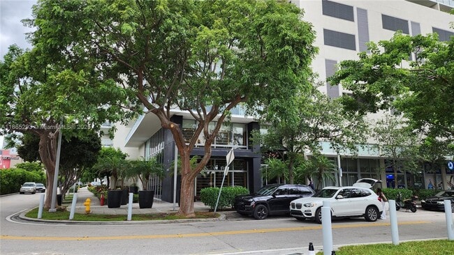 3470 E Coast Ave, Unit H1106 in Miami, FL - Foto de edificio - Building Photo