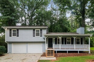 2979 Mike Dr in Marietta, GA - Building Photo