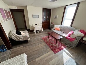 773 Garrison Ave, Unit A in Morgantown, WV - Building Photo - Building Photo