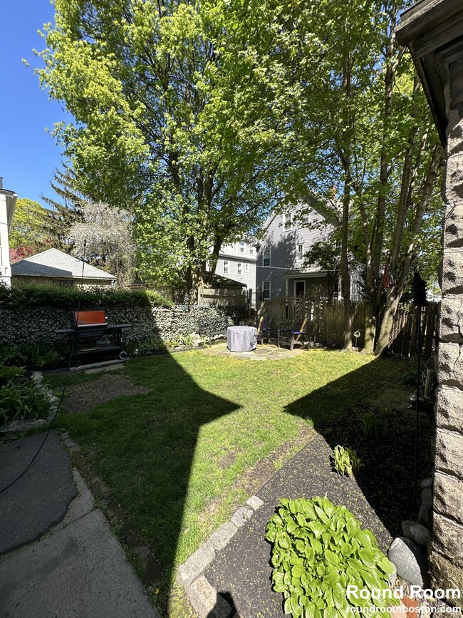 124 Brooks St in Boston, MA - Building Photo - Building Photo