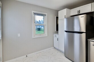 208 Harlem Rd in Machesney Park, IL - Building Photo - Building Photo