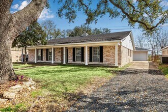 4815 Warm Springs Rd in Houston, TX - Building Photo - Building Photo