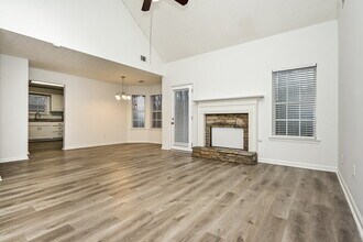 229 Pebble Creek Dr, Unit 1-401-C in Mcdonough, GA - Foto de edificio - Building Photo