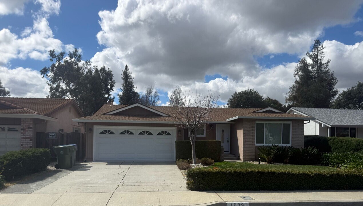 1933 Grosvenor Dr in San Jose, CA - Building Photo