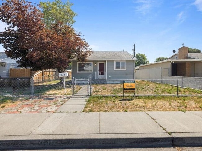 910 Winslow Ave in Richland, WA - Building Photo - Building Photo