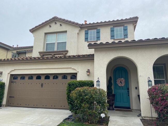 2070 Katnich Ln in Lodi, CA - Foto de edificio - Building Photo