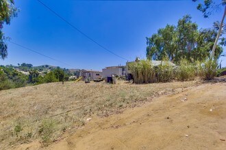 9111 Creekford Dr in Lakeside, CA - Foto de edificio - Building Photo