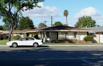 1325 S Anaheim Blvd in Anaheim, CA - Building Photo - Building Photo