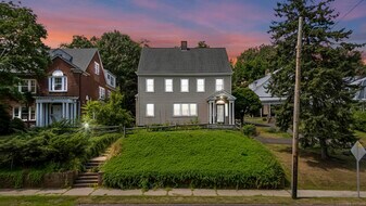 1070 Whitney Ave in Hamden, CT - Building Photo