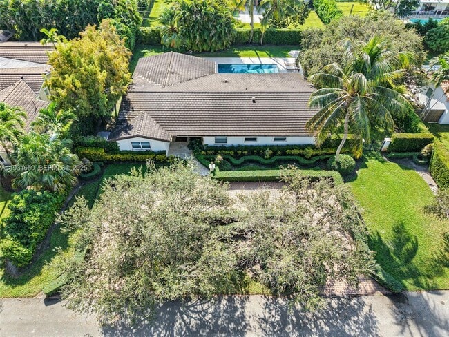 7360 SW 115th St in Miami, FL - Foto de edificio - Building Photo