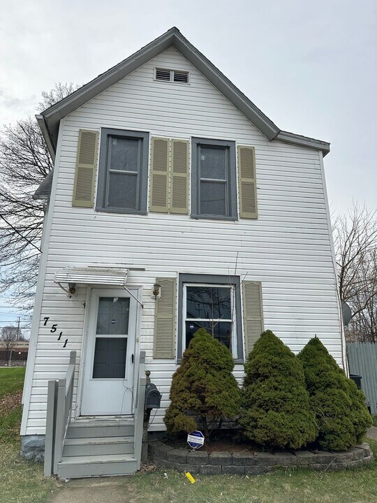 7511 Colgate Ave in Cleveland, OH - Building Photo