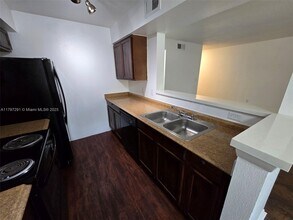 2622 NW 33rd St in Oakland Park, FL - Building Photo - Building Photo