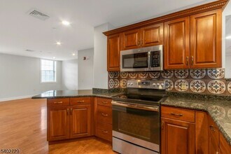 5401 Rio Vista Dr in Mahwah, NJ - Building Photo - Building Photo