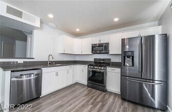 3305 Cheyenne Gardens Way in North Las Vegas, NV - Building Photo - Building Photo