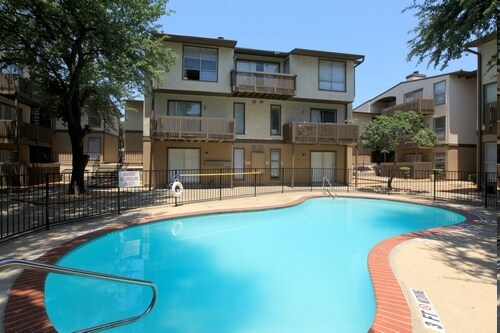 The Ayva at Oaklawn in Dallas, TX - Foto de edificio