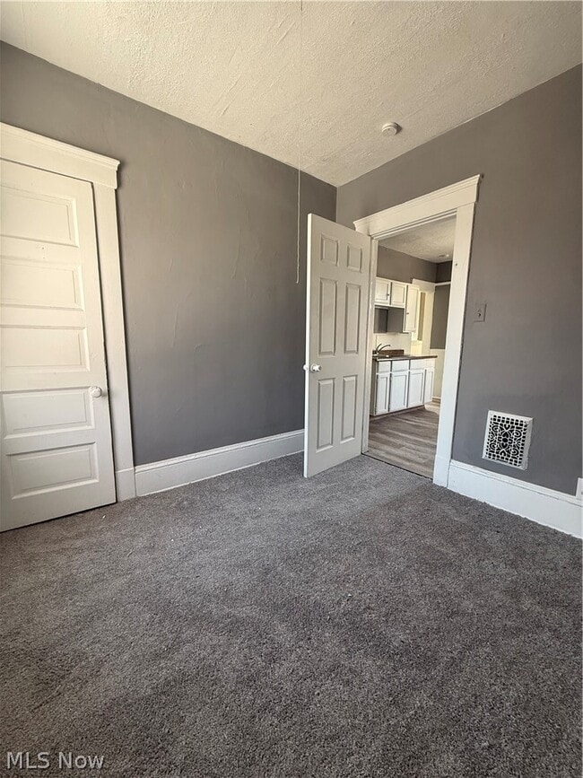 10527 Earle Ave in Cleveland, OH - Building Photo - Building Photo