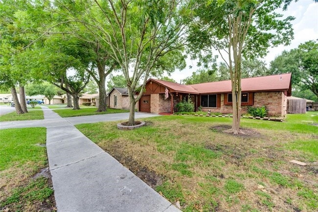 13634 Greenridge Dr in Sugar Land, TX - Building Photo - Building Photo
