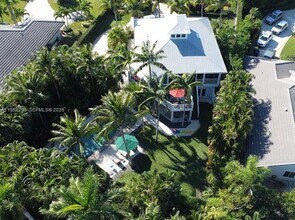 17433 SE Indian Hills Dr in Tequesta, FL - Building Photo - Building Photo