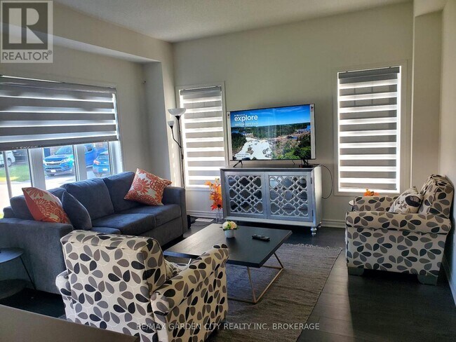8 Hills Thistle Dr in Wasaga Beach, ON - Building Photo - Building Photo