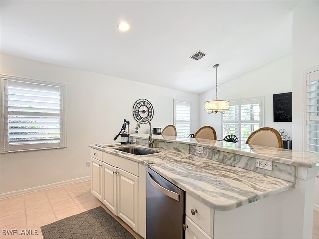 8452 Indian Wells Way in Naples, FL - Foto de edificio - Building Photo