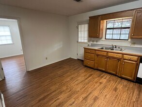 1300 University Dr in Russellville, AR - Building Photo - Building Photo