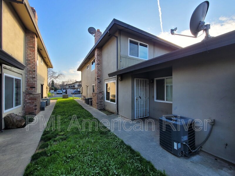 2843 Norcade Cir in Sacramento, CA - Building Photo
