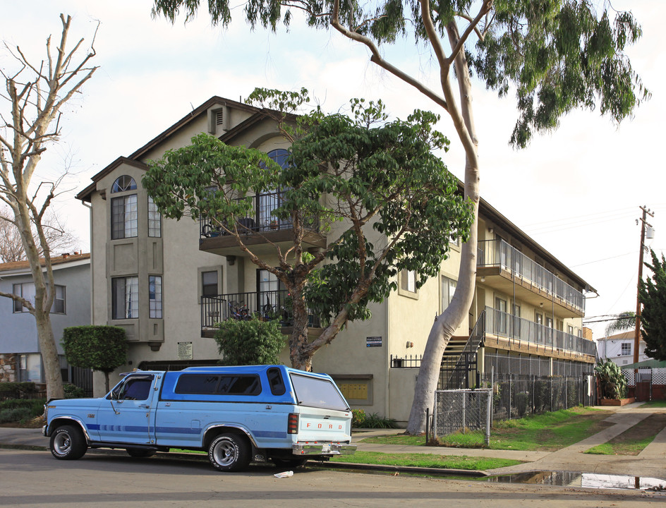 2342 CEDAR Ave in Long Beach, CA - Building Photo