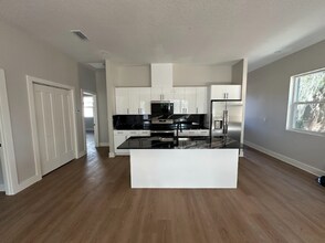 6712 N Harer St-Unit -1 in Tampa, FL - Building Photo - Building Photo