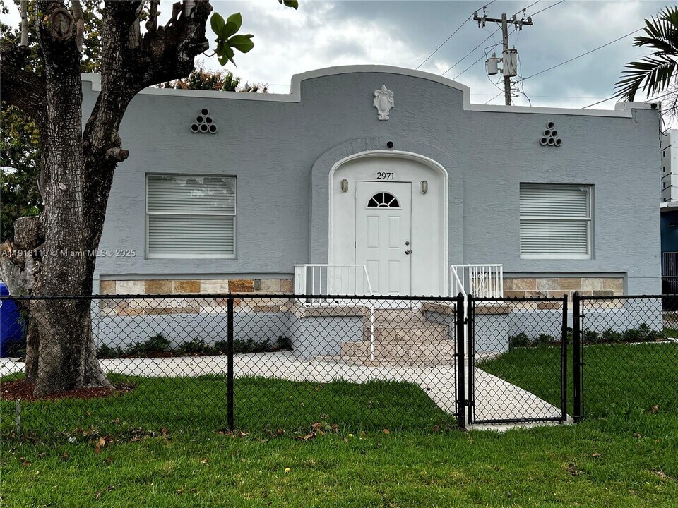 2971 SW 38th Ave in Miami, FL - Building Photo