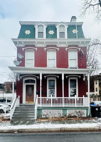 19 S Bridge St, Unit 1 in Poughkeepsie, NY - Building Photo