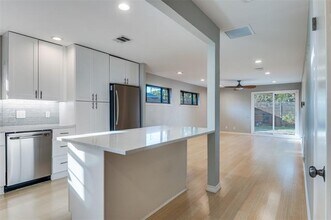10665 Lake Haven Dr in Dallas, TX - Building Photo - Building Photo