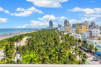 1455 Ocean Dr in Miami Beach, FL - Foto de edificio - Building Photo