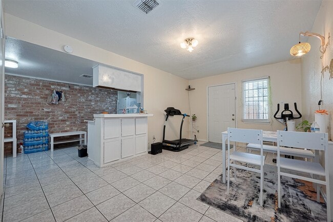 12223 Sharpview Dr