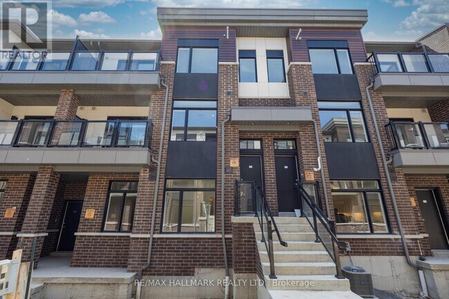 1695-1695 Dersan St in Pickering, ON - Building Photo - Building Photo