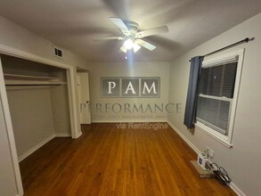 1123 W Kendall Ave in Glendale, WI - Building Photo - Building Photo