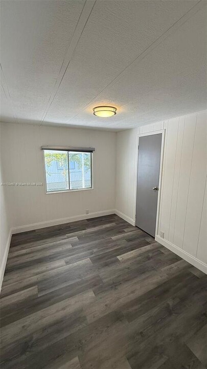 21720 NW 3rd St in Pembroke Pines, FL - Building Photo