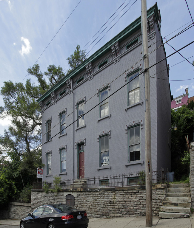 524-526 Milton St in Cincinnati, OH - Foto de edificio - Building Photo