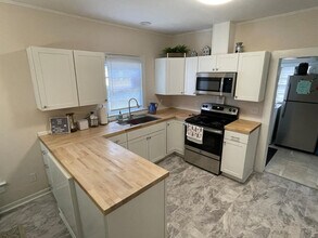 200 Hunter St in Cary, NC - Building Photo - Building Photo