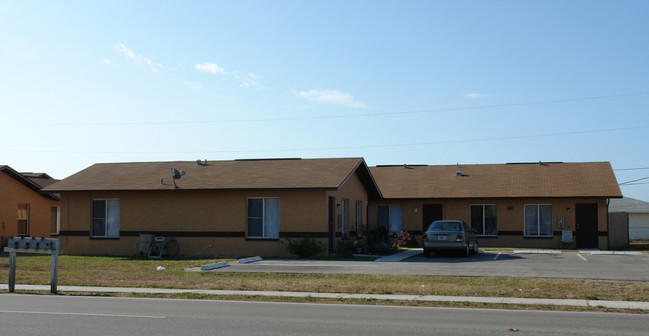 214-218 Hancock Bridge Pky in Cape Coral, FL - Foto de edificio - Building Photo