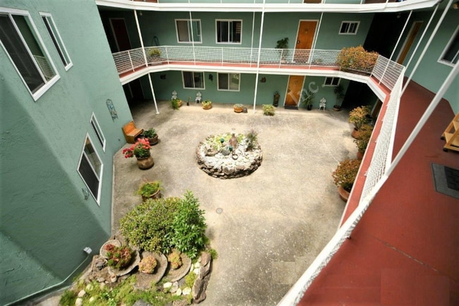 301 Lenox Ave in Oakland, CA - Building Photo - Building Photo