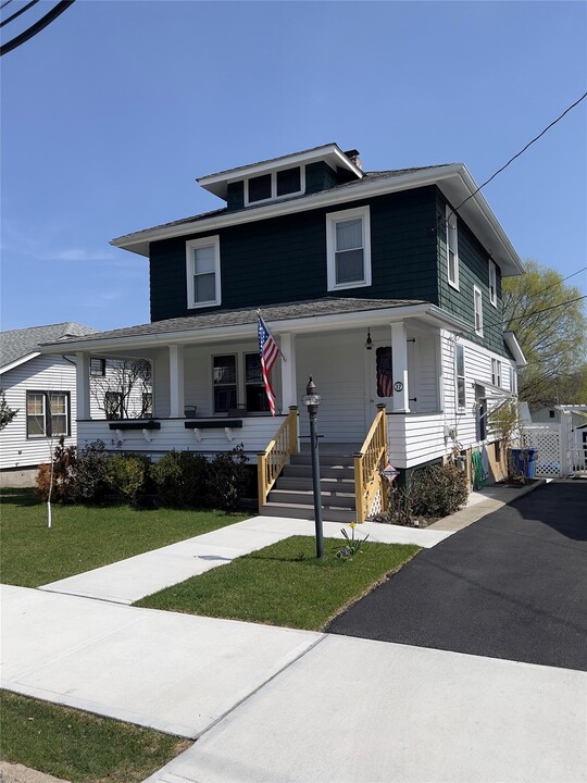 37 Columbia Ave in Middletown, NY - Building Photo