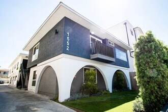 1552 Hi Point St in Los Angeles, CA - Building Photo - Building Photo