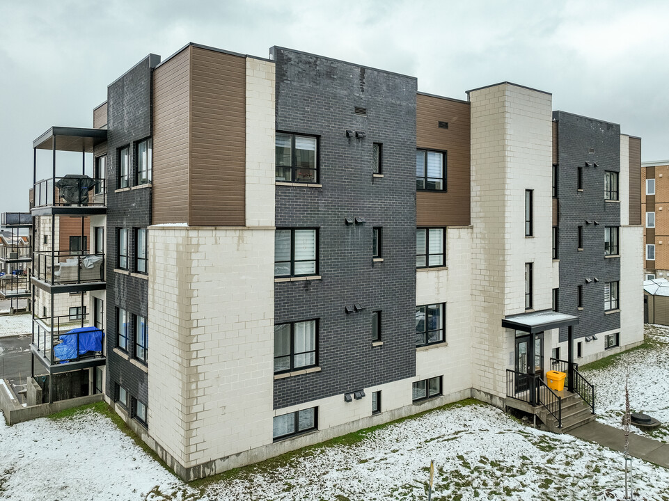 203 Françoise-Garnier Rue in Québec, QC - Building Photo