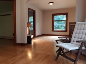 1129 Idaho E St, Unit 2 in Milwaukee, WI - Building Photo - Building Photo