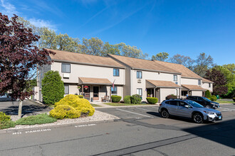 Sandpiper Woods Condominiums in Bristol, CT - Building Photo - Building Photo